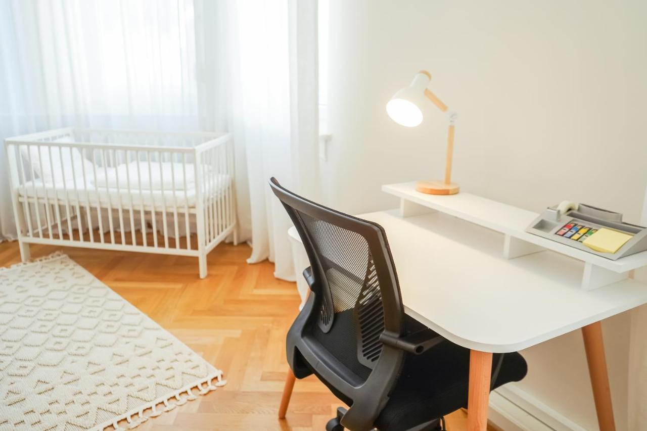 Luxury-apartment - Center : 8 Guests : Netflix Apartment